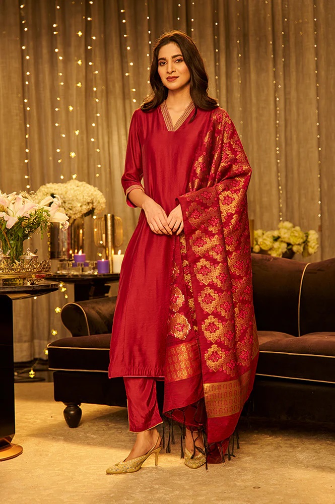 Pants And Jacquard Dupatta